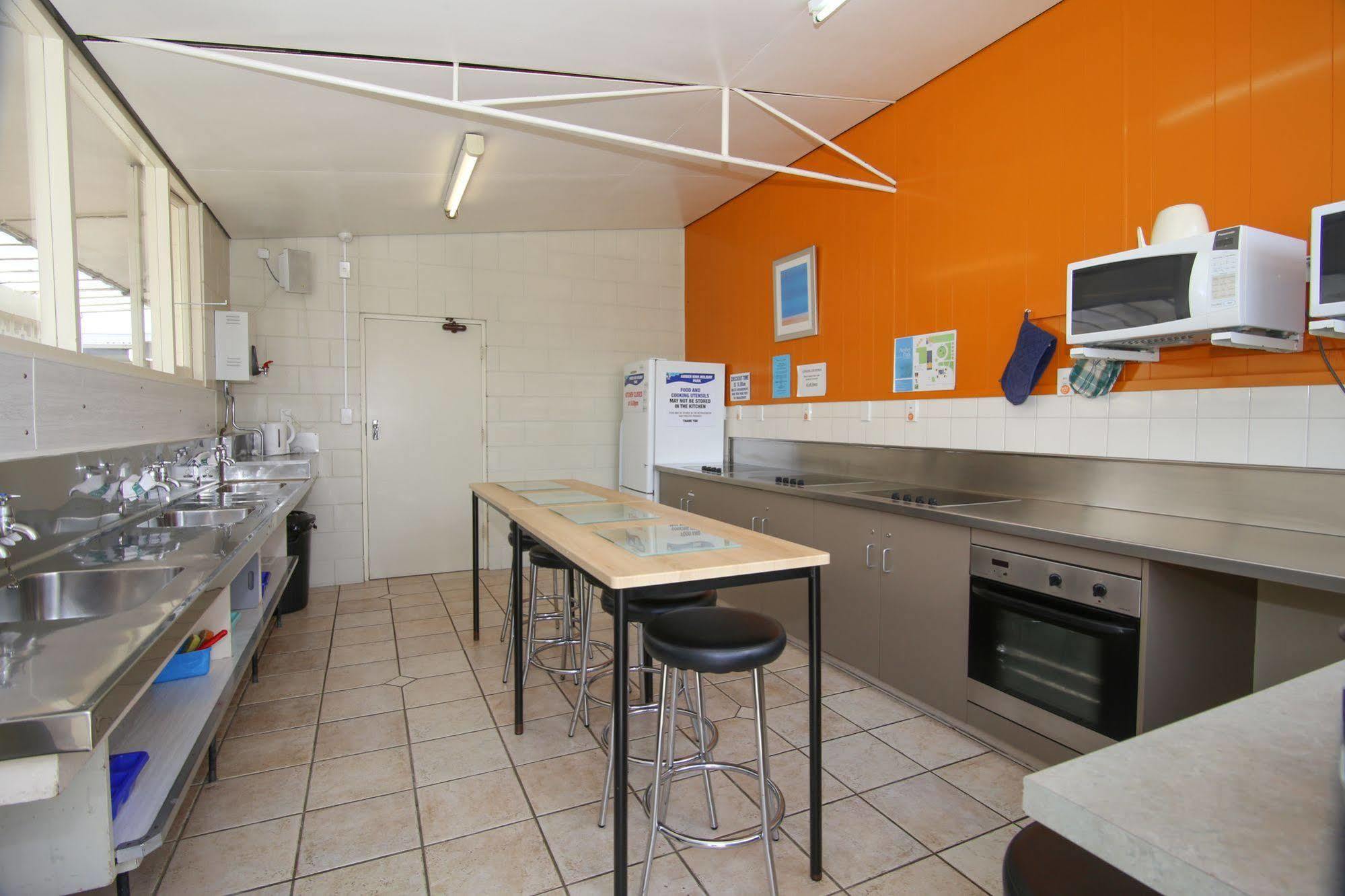 Amber Kiwi Holiday Park & Motels ไครสต์เชิร์ช ภายนอก รูปภาพ